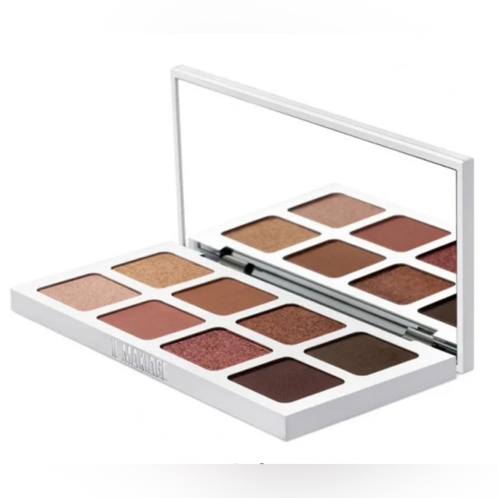 New in Box COLOR BOSS MASTER EYESHADOW
MULTI-DIMENSIONAL 8-PAN EYE COLOR PALETTE